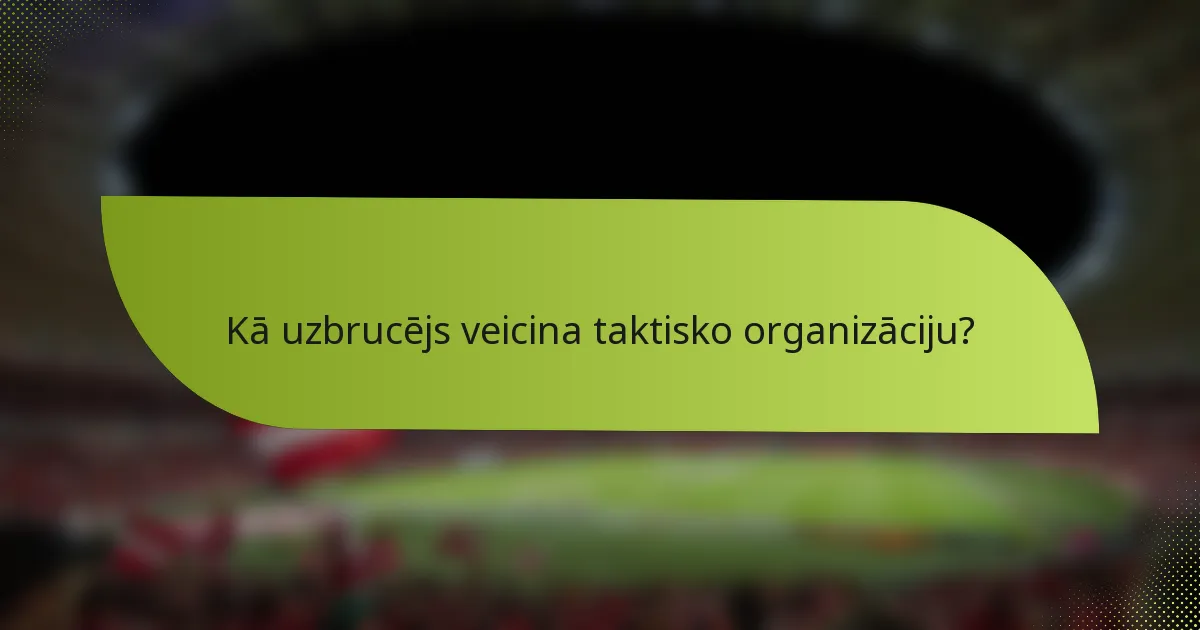 Kā uzbrucējs veicina taktisko organizāciju?